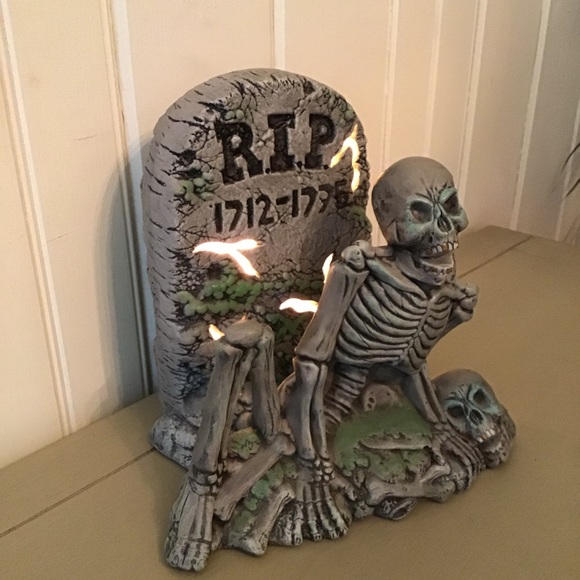 HALLOWEEN LIGHTED CERAMIC SKELETON - Picture 2 of 12
